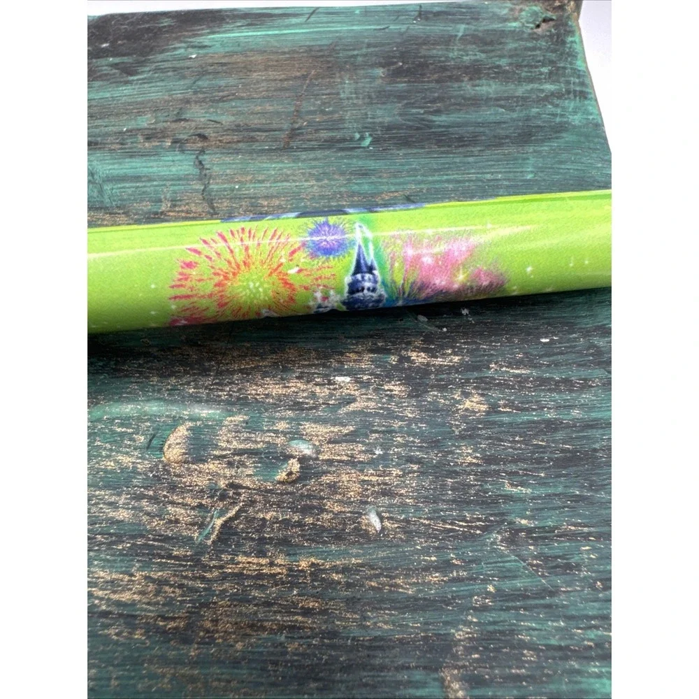 RARE 2012 Mickey Mouse Daffy Duck Disney Pen  Castle Green Tested EUC HTF